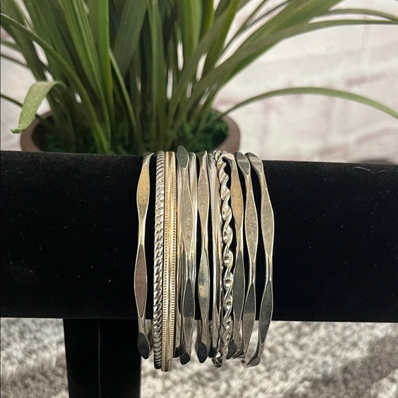 Jewelry - Elegant Silver Bangle Set (12)